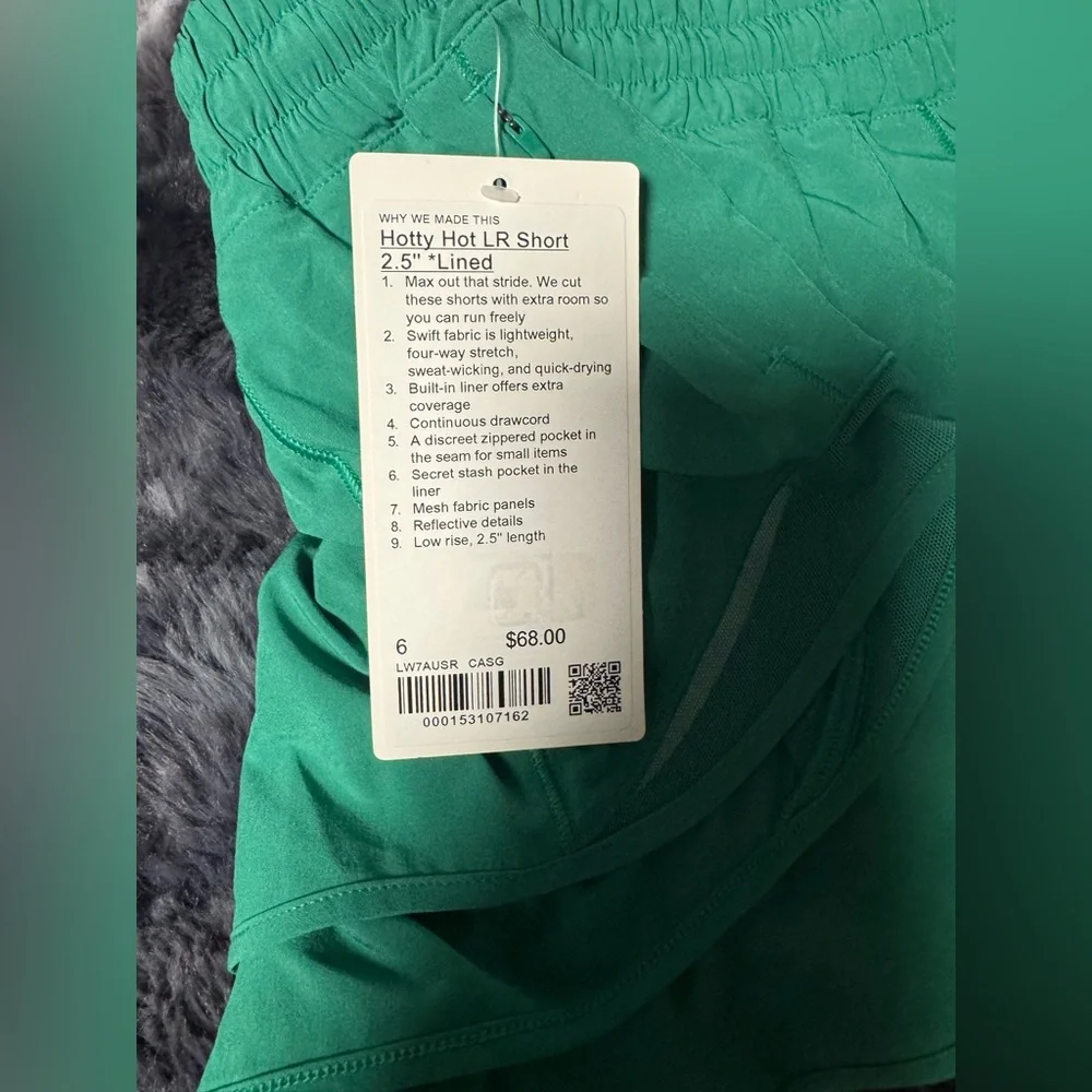 Lululemon Hotty Hot Shorts NWT - Picture 3 of 3